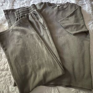 Zara Ladies Joggers + Tee Sweatpants Suit Green 2 PC Set Size S